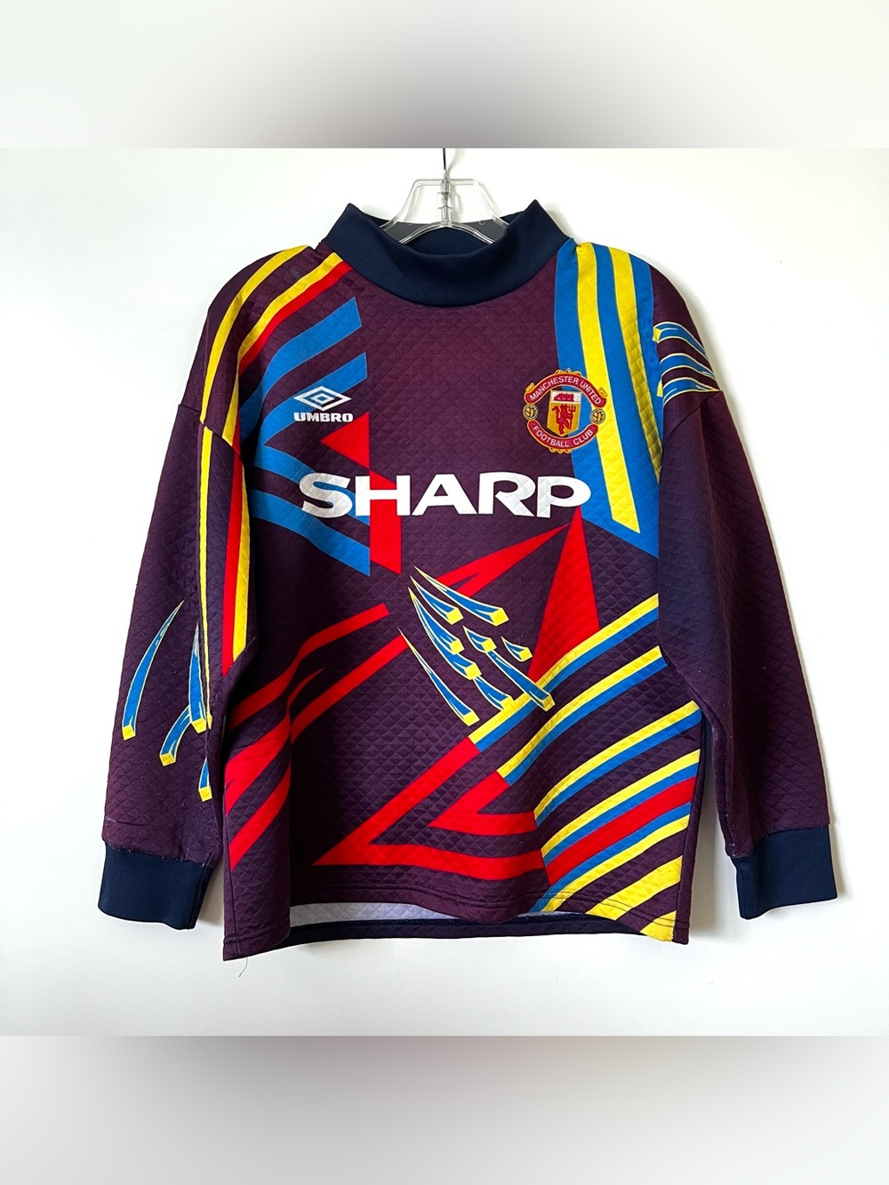 ┏┓〝〇〟⊂(･u･´⊂)))

Vintage Umbro Manchester United Soccer Goalie Jersey